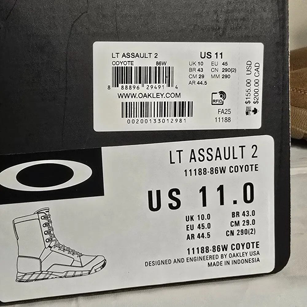 Oakley Mens 11 LT Assault 2 work boots new in the box color coyote.